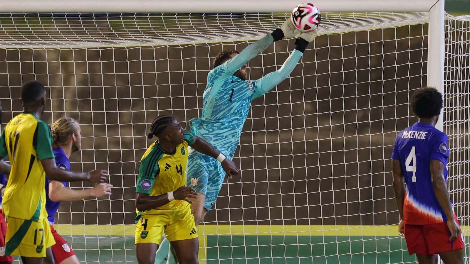 的言论显得 的言论显得