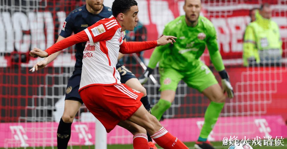 2-2拜仁，美因茨是近20年首支客场从榜首身上拿