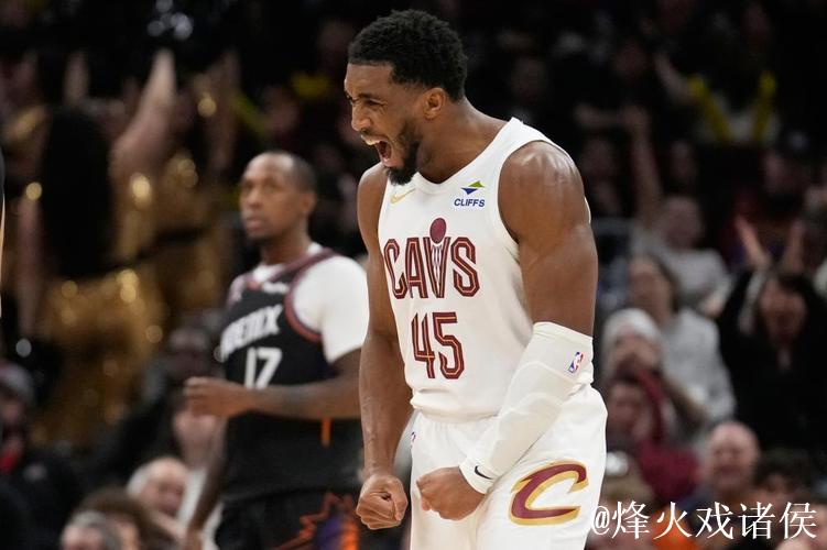 米切尔34分布克32分 骑士6人上双终结太阳4连胜